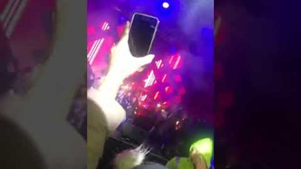 Prezydent Gdańska Paweł Adamowicz i  nożownik który  wchodzi na scenę Finał WOŚP (OFICJALNE  WIDEO)