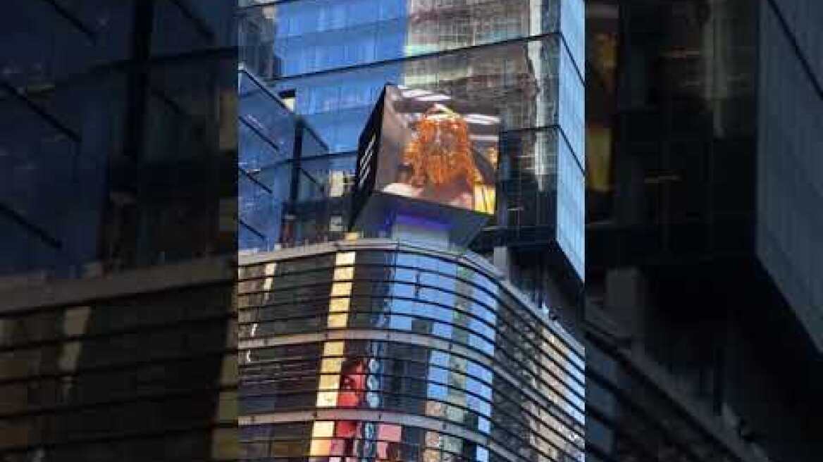 Εικόνες της Αρχαίας Ολυμπίας από την Times Square της Νέας Υόρκης