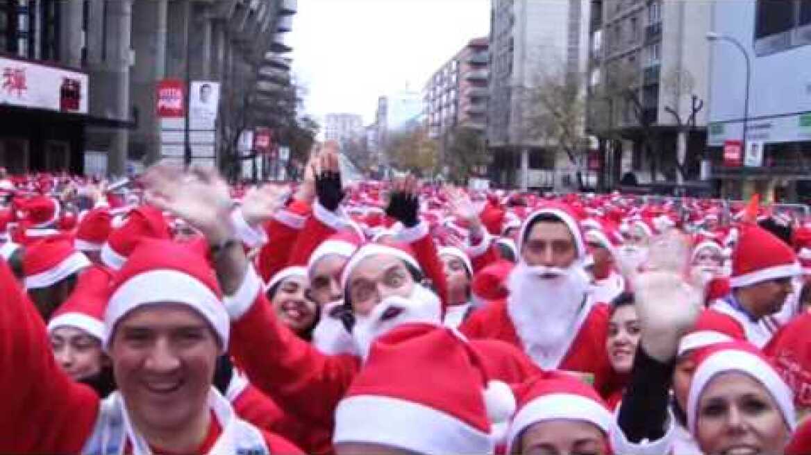 Tens of hundred Santa Claus run in Madrid