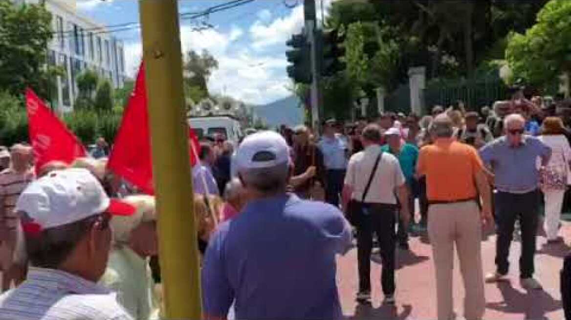 Στη Βουλή η πορεία των συνταξιούχων