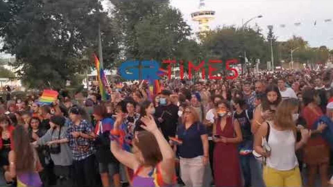 Θεσσαλονίκη: "Άρματα", τύμπανα και χορός στο pride - GRTimes.gr