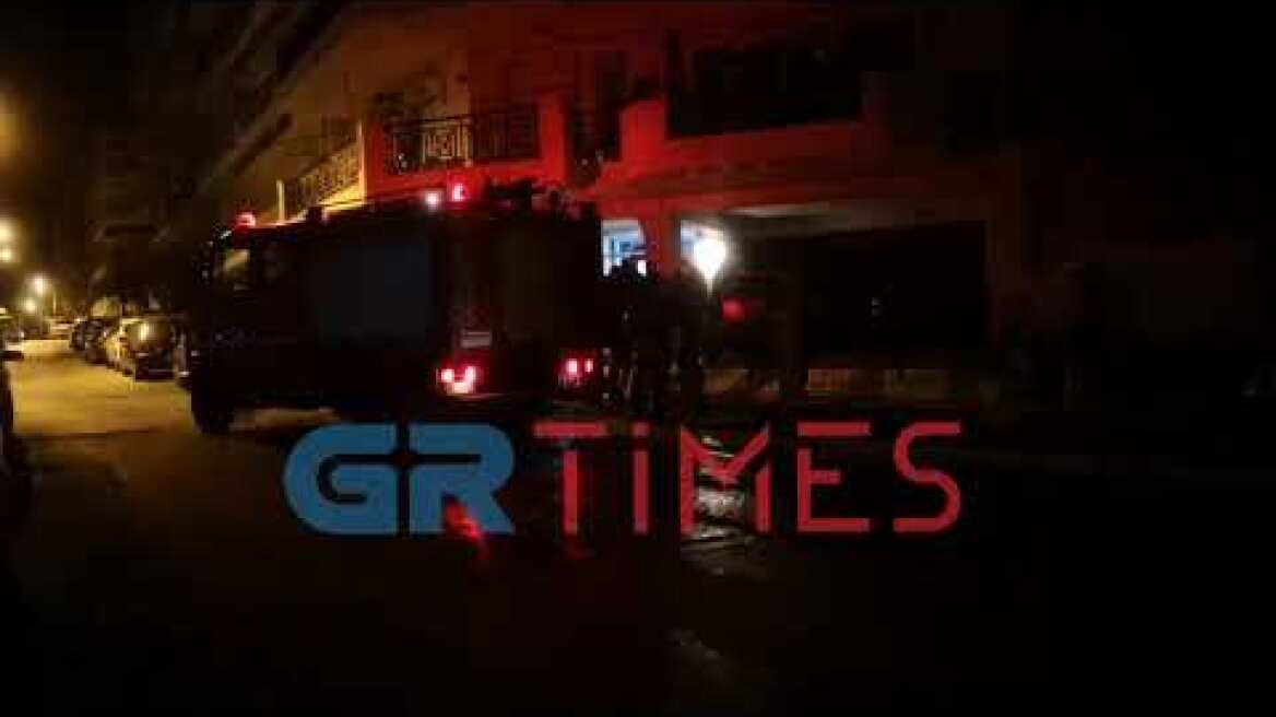 Γκαζάκια σε είσοδο πολυκατοικίας στην Τριανδρία