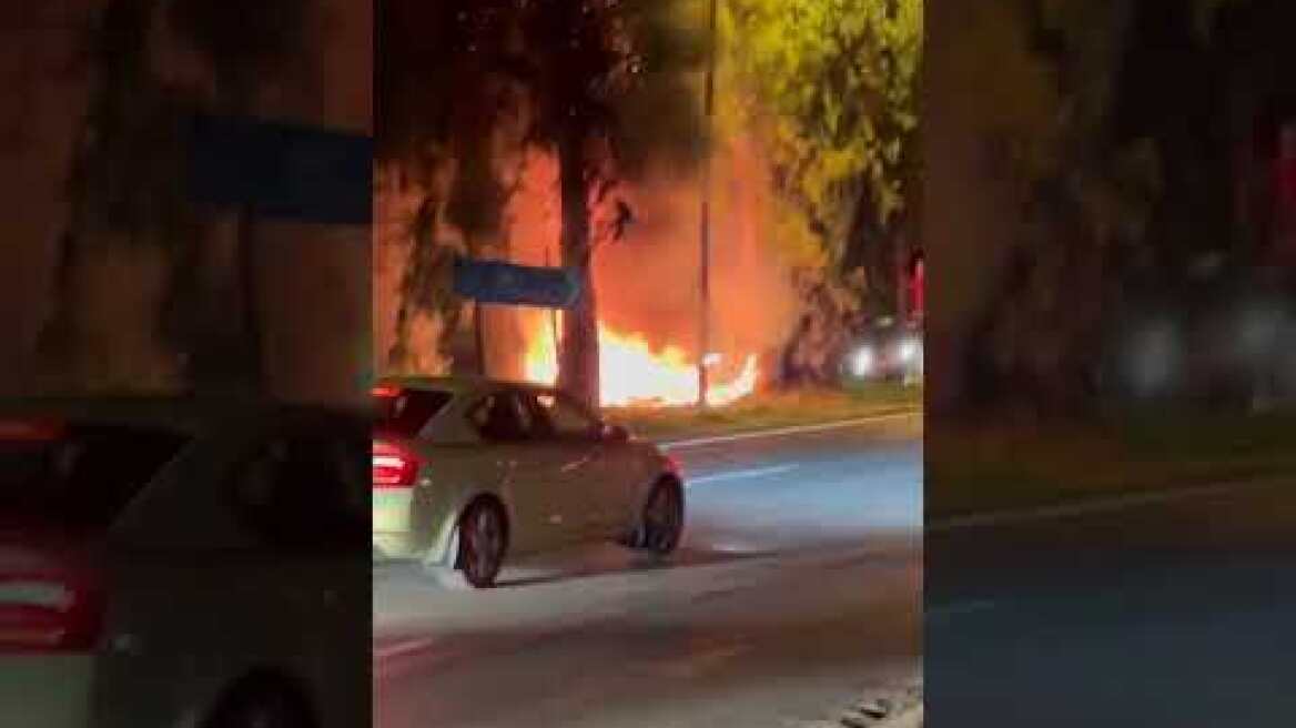 Συγκλονιστικές εικόνες και βίντεο από το θανατηφόρο τροχαίο με τη Ferrari στη Βούλα