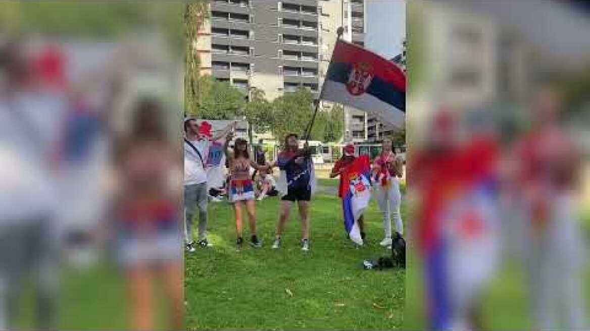 Tennis fans protest outside Djokovic detention hotel