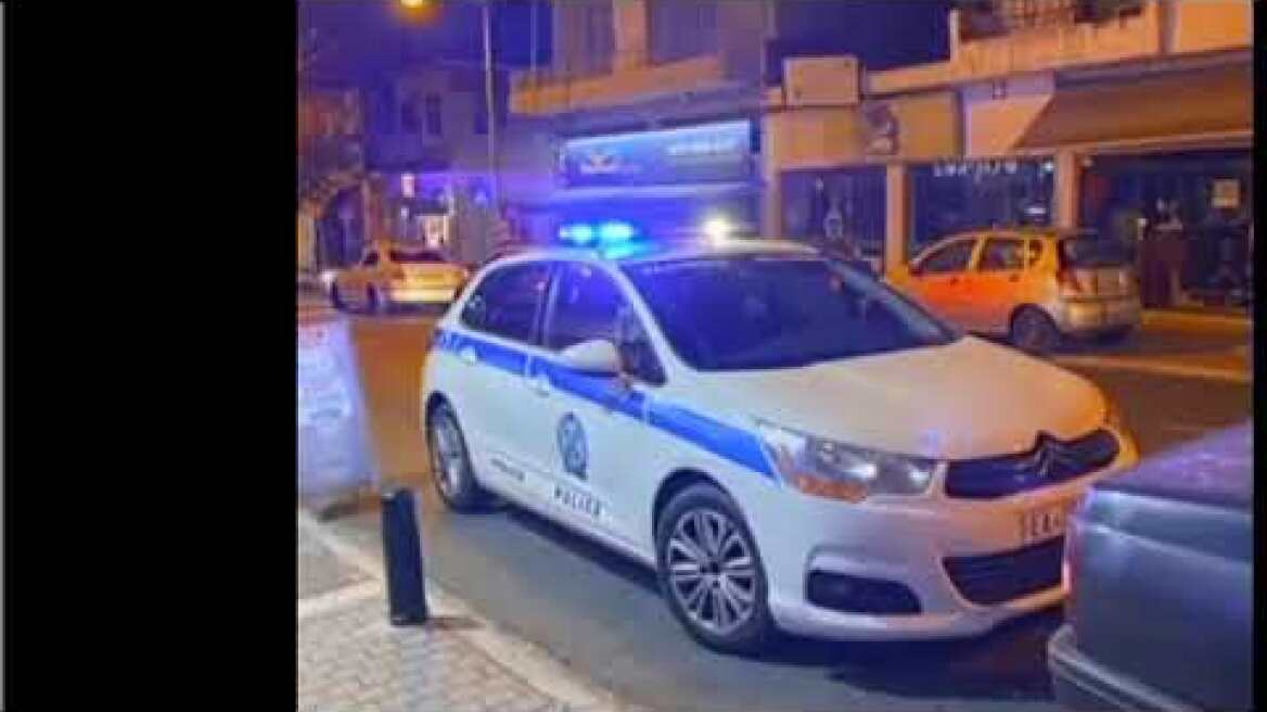 kozan.gr: Εικόνες με τη στιγμή του καβγά μεταξύ τριών νεαρών στην οδό Παύλου Μελά