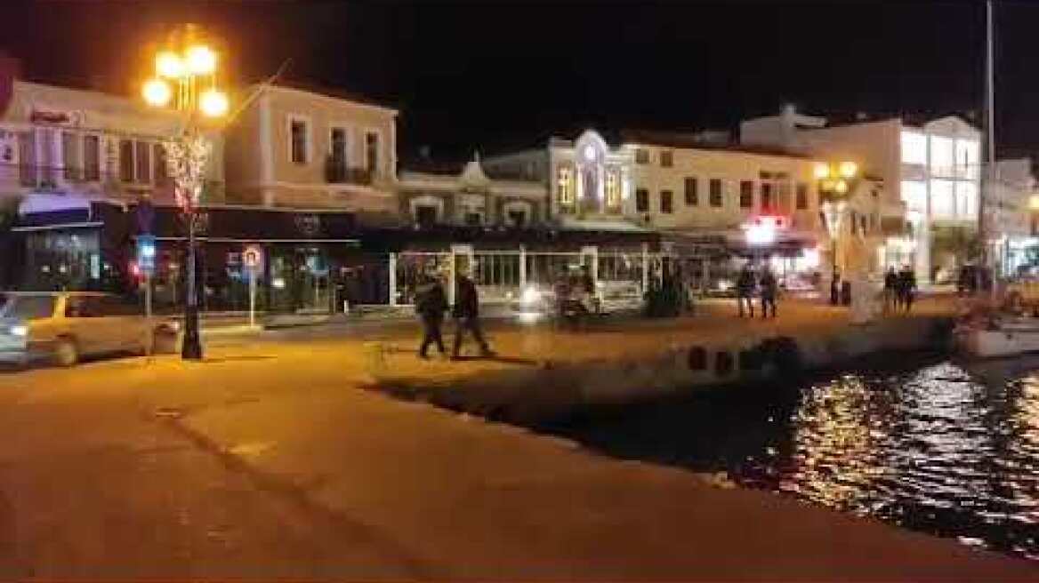 Αντιεξουσιαστικό «χακάρισμα» στα δημοτικά... κάλαντα,1ο μέρος