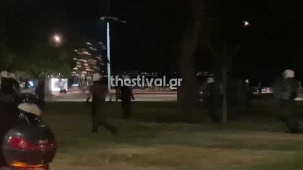 Thestival.gr Συμπλοκή αστυνομικών με αντιεξουσιαστές