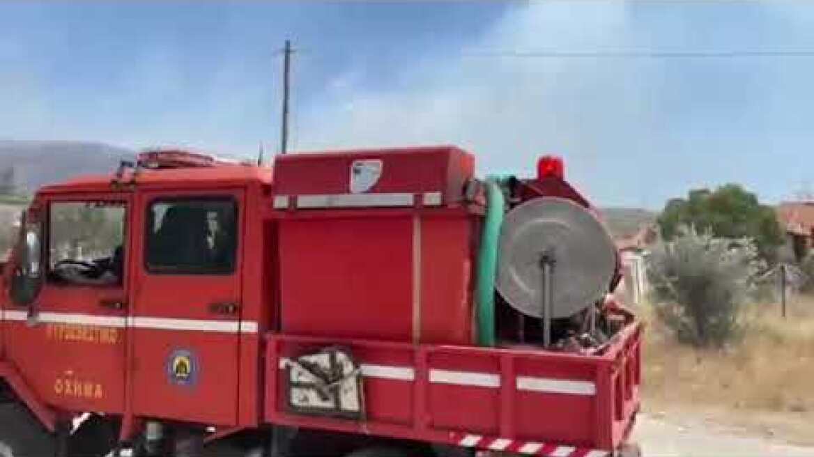 Φωτιά στην Άνω Γλυφάδα, στα όρια με τον Υμηττό