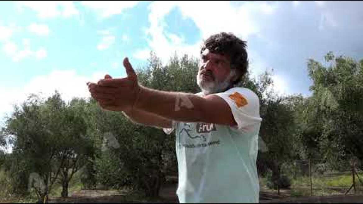 ΜΑΡΤΥΡΑΣ: ΤΟΝ ΕΙΔΑ ΣΚΟΤΩΜΕΝΟ ΣΤΑ ΣΚΟΥΠΙΔΙΑ…