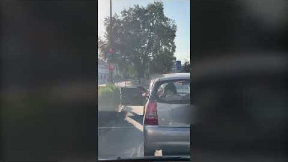 Καυγάς σε φανάρι στα Τρίκαλα