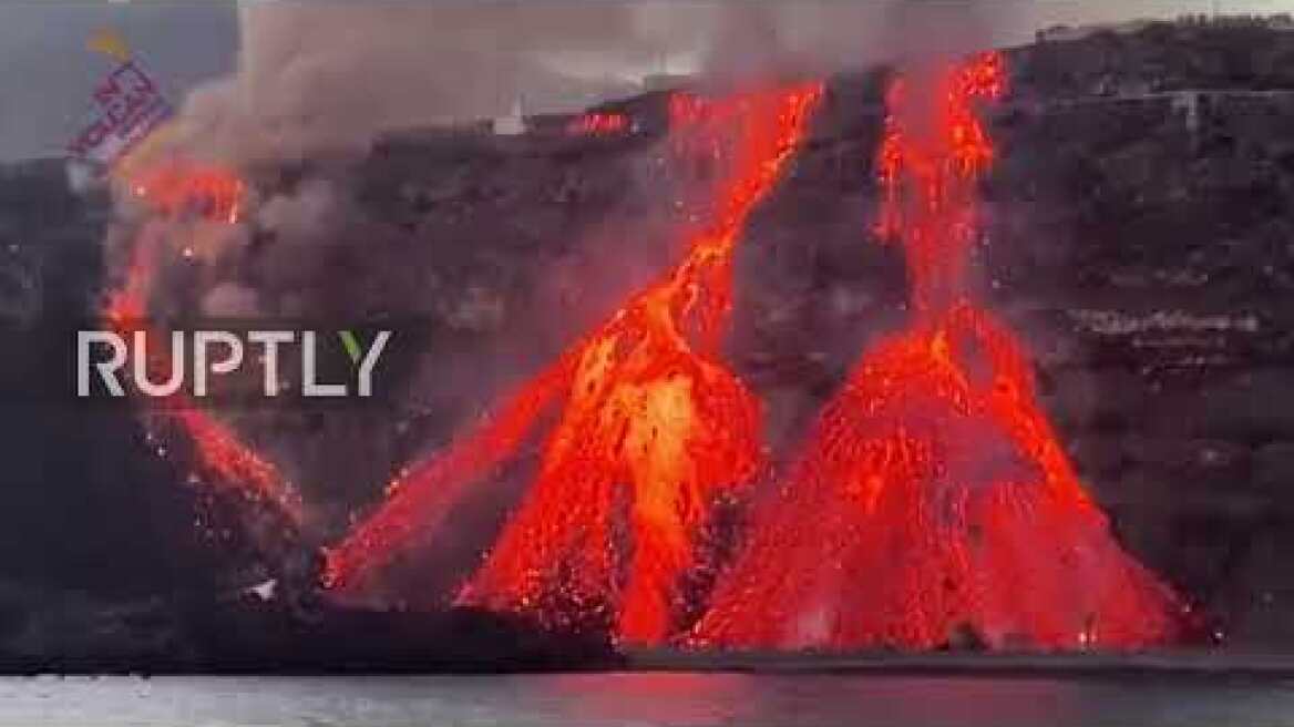 Η λάβα στη La Palma τρέχει στη θάλασσα