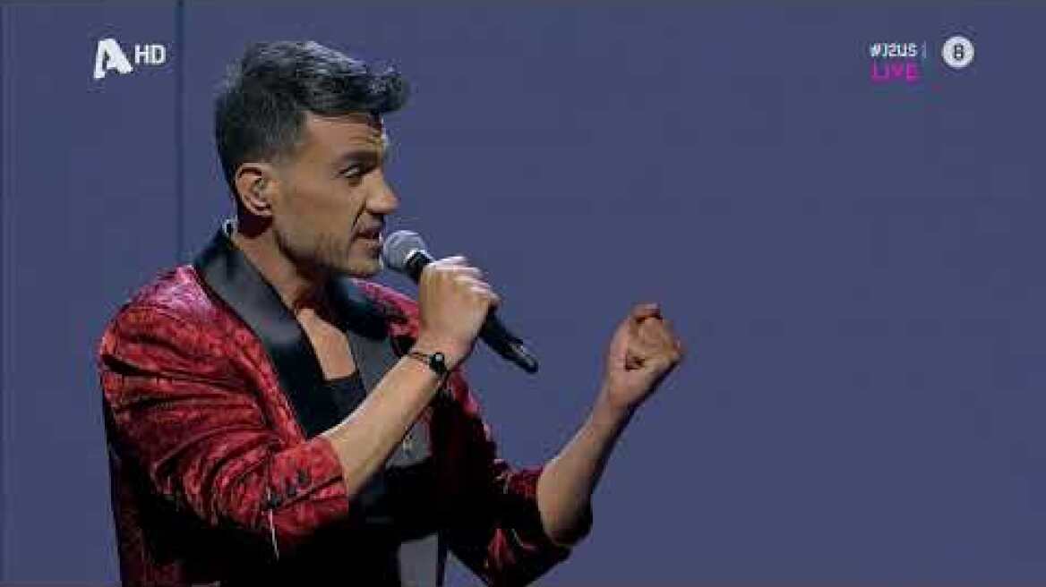 J2US: Παντελής Τουτουντζής και Κατερίνα Στανίση ερμηνεύουν το «Μια κόκκινη γραμμή»