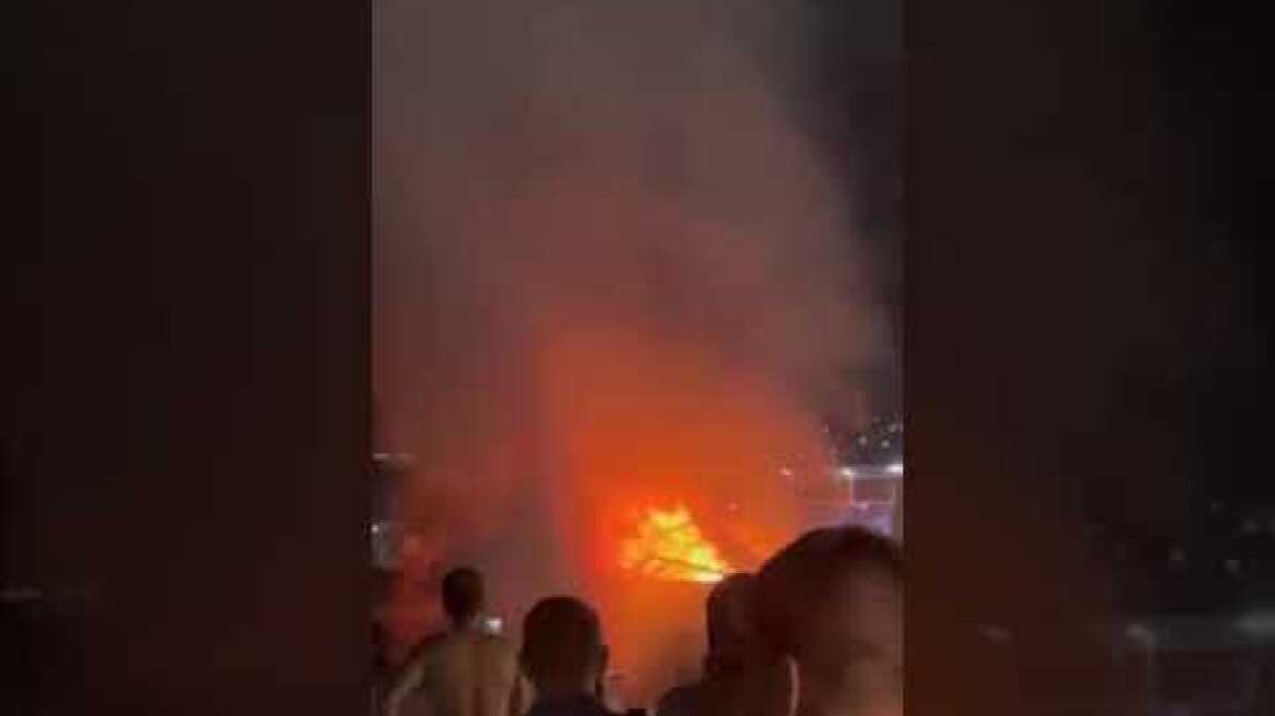 Φωτιά σε σκάφος στο Λιμάνι Αργοστολίου