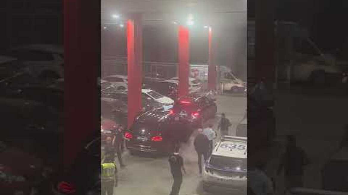 Επεισόδιο με Γιαννακόπουλο: Αφήστε με να μπω στο γηπεδο ή συλλάβετέ με, είπε στους αστυνομικούς - Δείτε βίντεο Η αποχώρηση του Δημήτρη Γιαννακόπουλου από το ΣΕΦ
