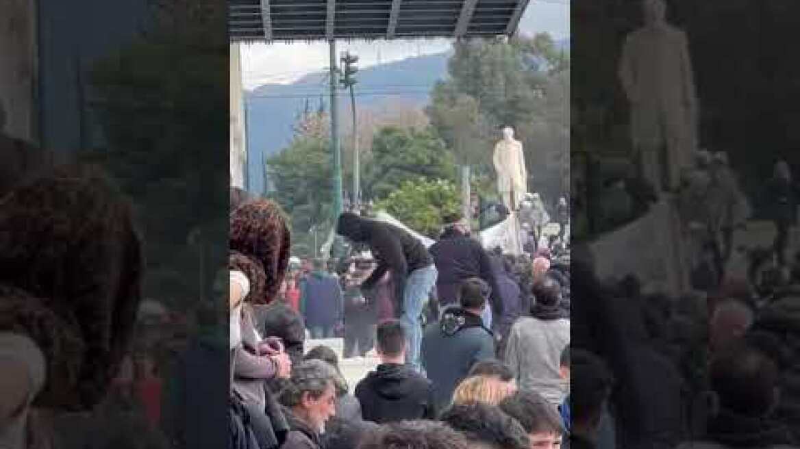 Μικροεπεισόδια στην πλατεία Συντάγματος (3)