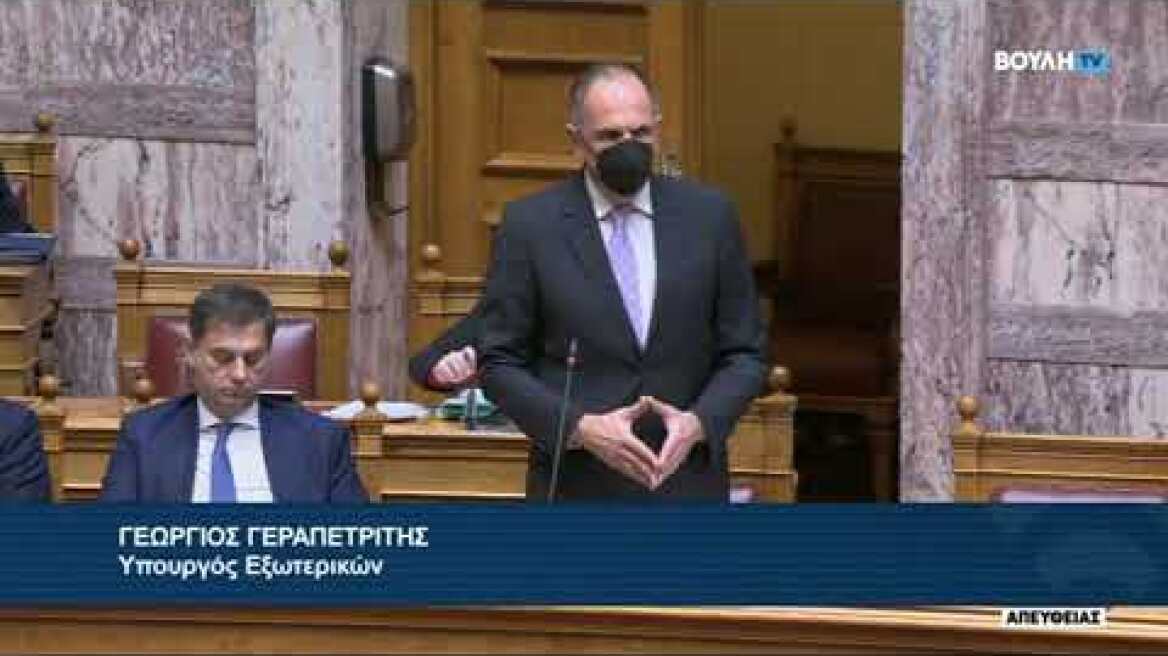 Με μάσκα ο Γιώργος Γεραπετρίτης στη Βουλή
