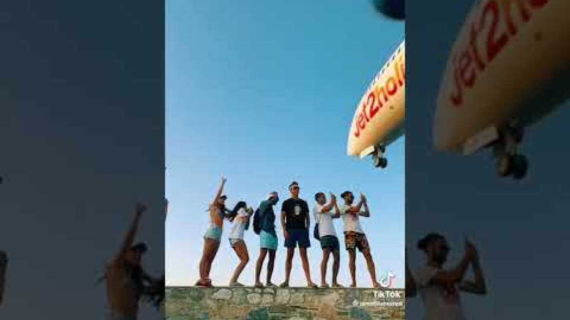 Προσγείωση αεροπλάνου στη Σκιάθο