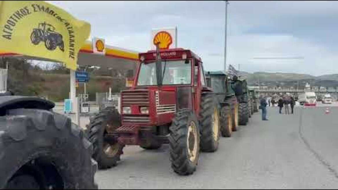 Οι αγρότες στα διόδια Αφιδνών