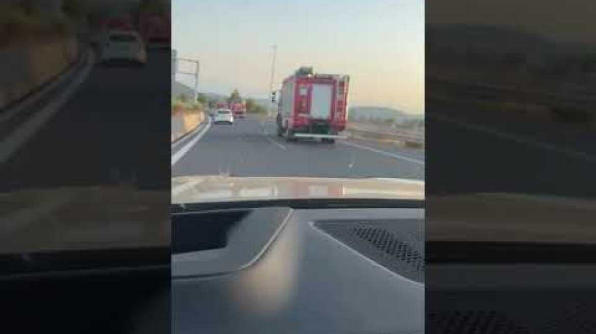 Οι πολωνικές ενισχύσεις για την Πυροσβεστική κατεβαίνουν Αθήνα από την Εθνική Οδό (1)