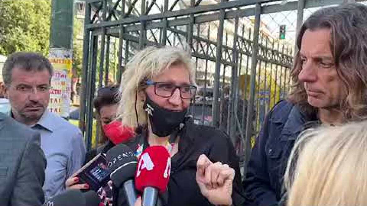 Η πρόεδρος των εκδιδόμενων γυναικών στην ανακρίτρια