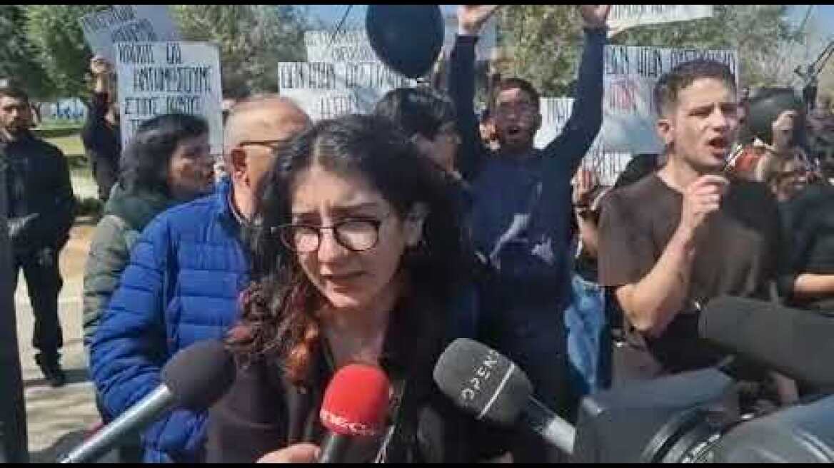 Θεσσαλονίκη: Αριστεροί φοιτητές διαμαρτυρήθηκαν στην παρέλαση για την τραγωδία στα Τέμπη