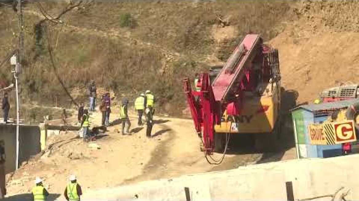 Rescuers try new tack to reach Indian tunnel workers