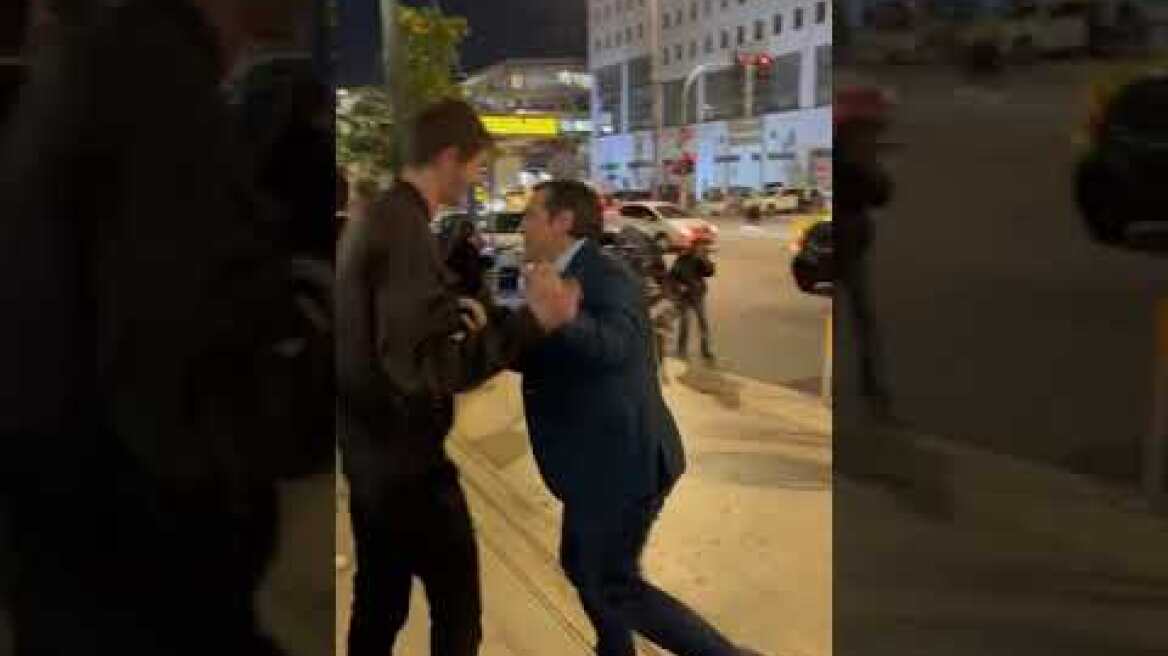 Ο Αλέξης Τσίπρας στην παρουσίαση του βιβλίου του Γιάννη Μπαλάφα