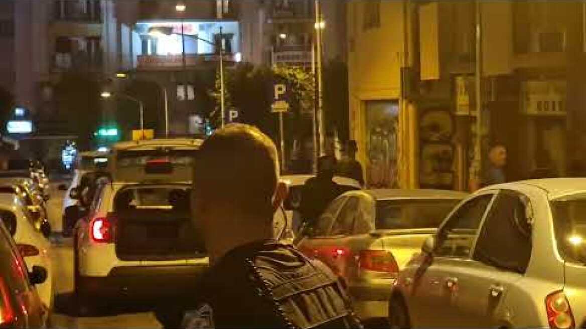 H σύλληψη του 55χρονου που απείλησε ανήλικο με μαχαίρι και "ταμπουρώθηκε" σε διαμέρισμα