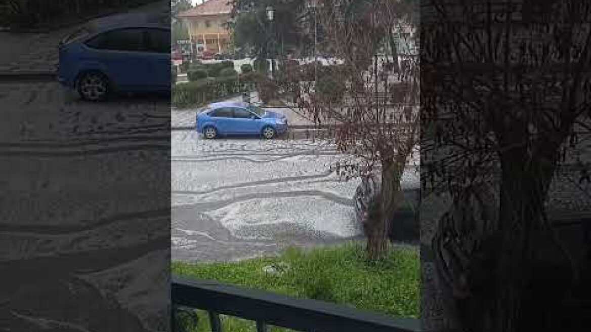 Kozan.gr: Βίντεο από τη χαλαζόπτωση στην Κοζάνη ( από την περιοχή του ΟΣΕ) #στενό