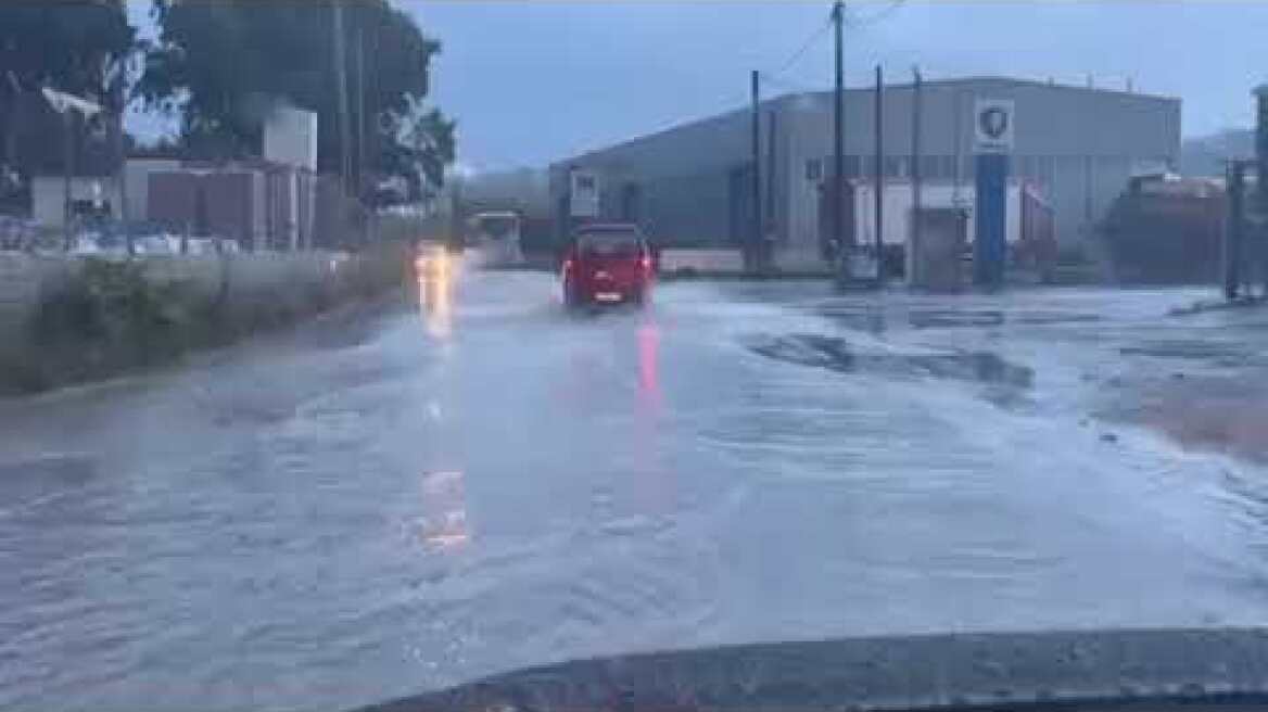 Πλημμυρισμένοι δρόμοι στο Ηράκλειο