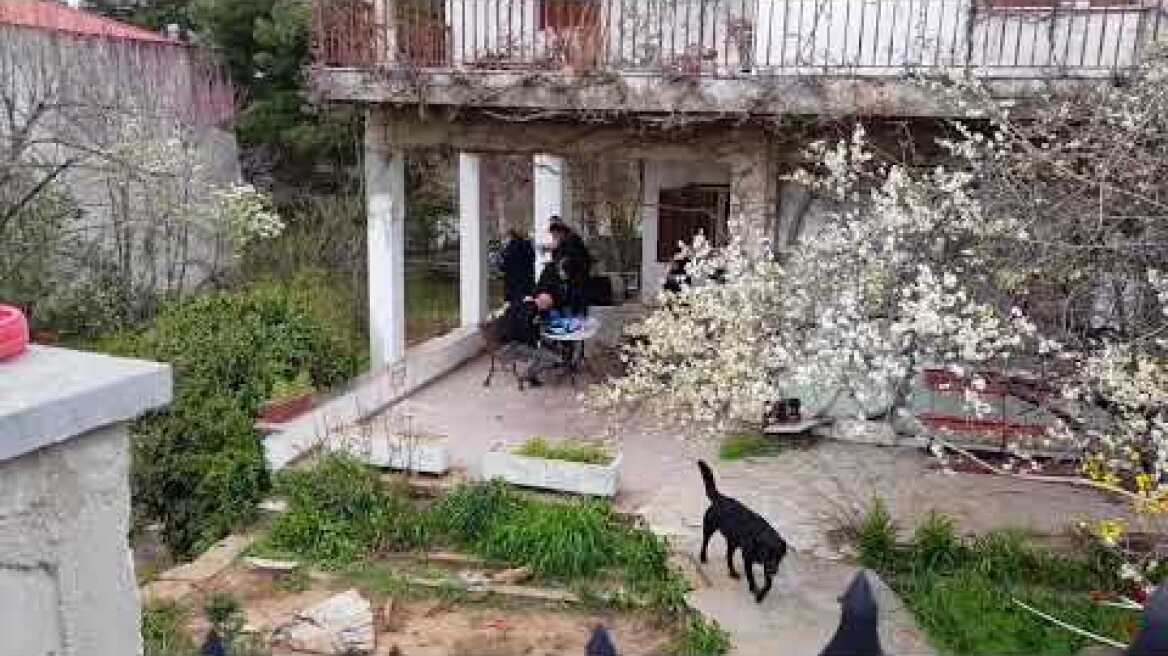 Στο σπίτι του 58χρονου μαζί με τους αστυνομικούς