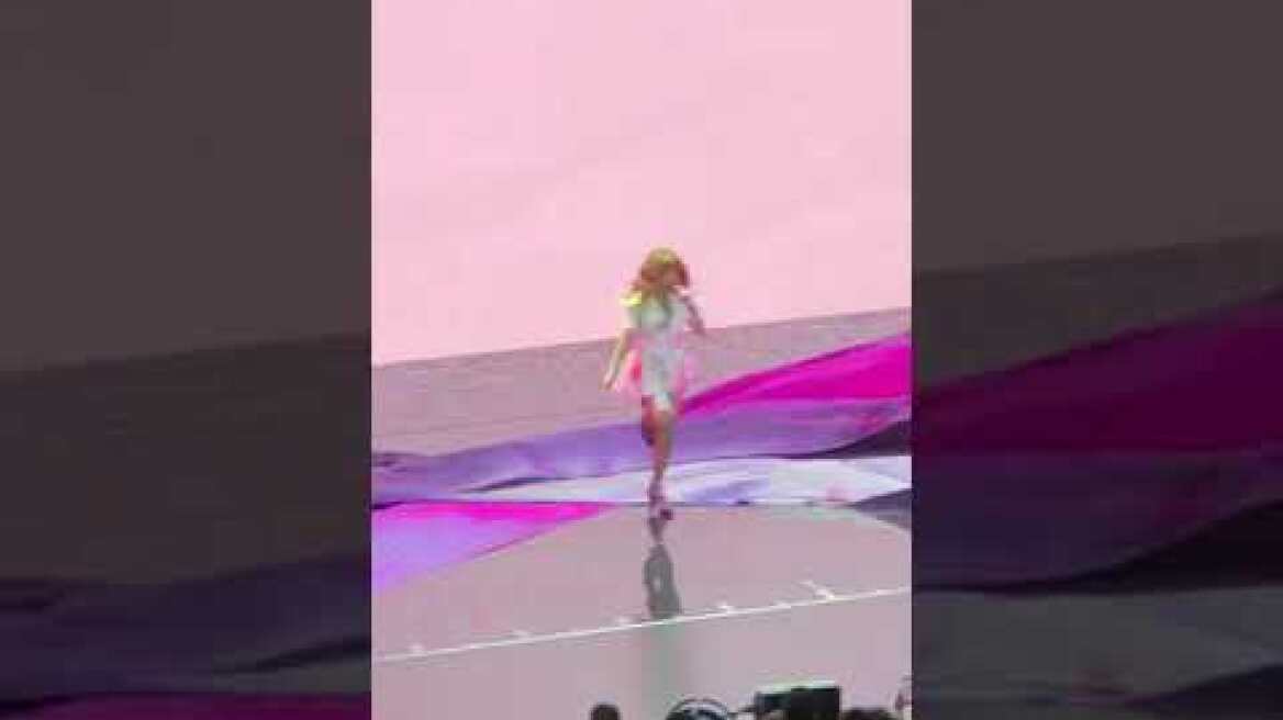 Το βίντεο με την πτώση της Paula Abdul