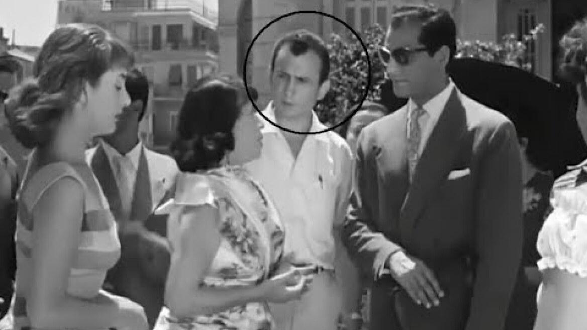 Μία από τις πρώτες εμφανίσεις του Γκουσγκούνη στον κινηματογράφο στην ταινία η "Θεία απο το Σικάγο"