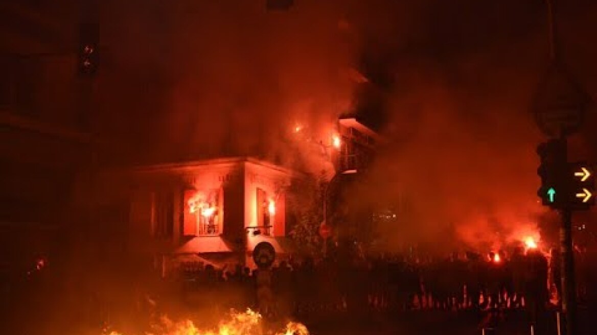 Οι ξέφρενοι πανηγυρισμοί για την κατάκτηση του πρωταθλήματος 2019-2020 από τον Ολυμπιακό