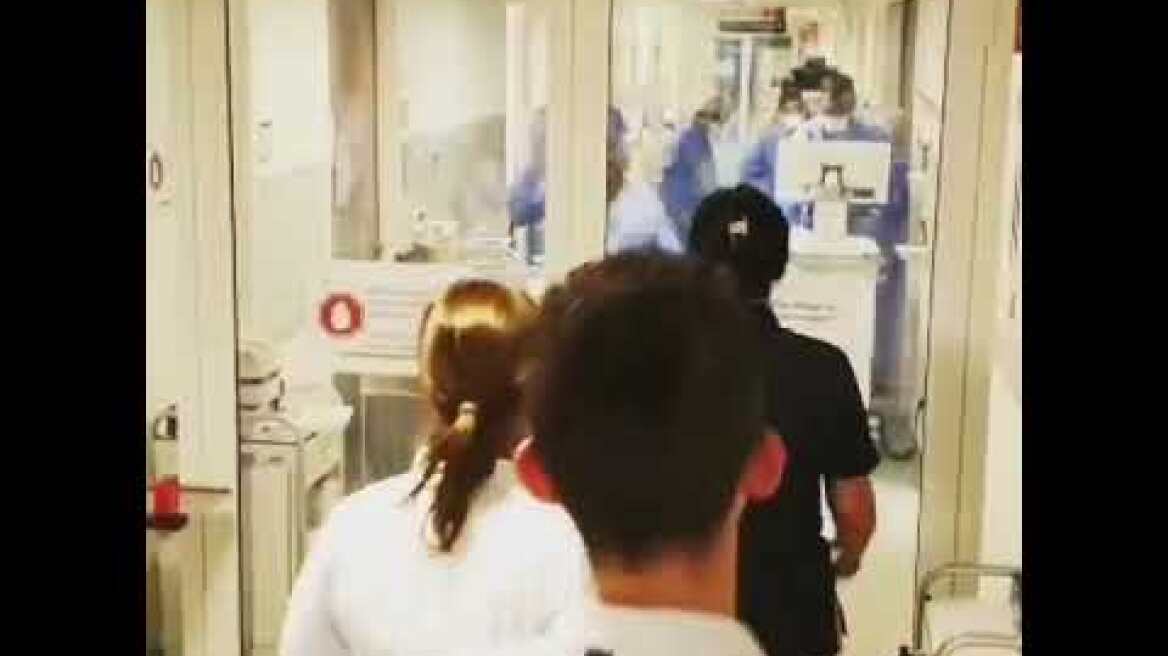 Netherlands: You'll Never Walk Alone Sung & Danced at a Dutch Hospital | Nederland YNWA