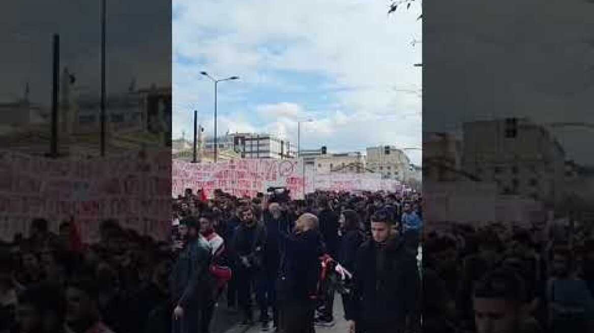 Σε εξέλιξη το πανεκπαιδευτικό συλλαλητήριο στο κέντρο της Αθήνας