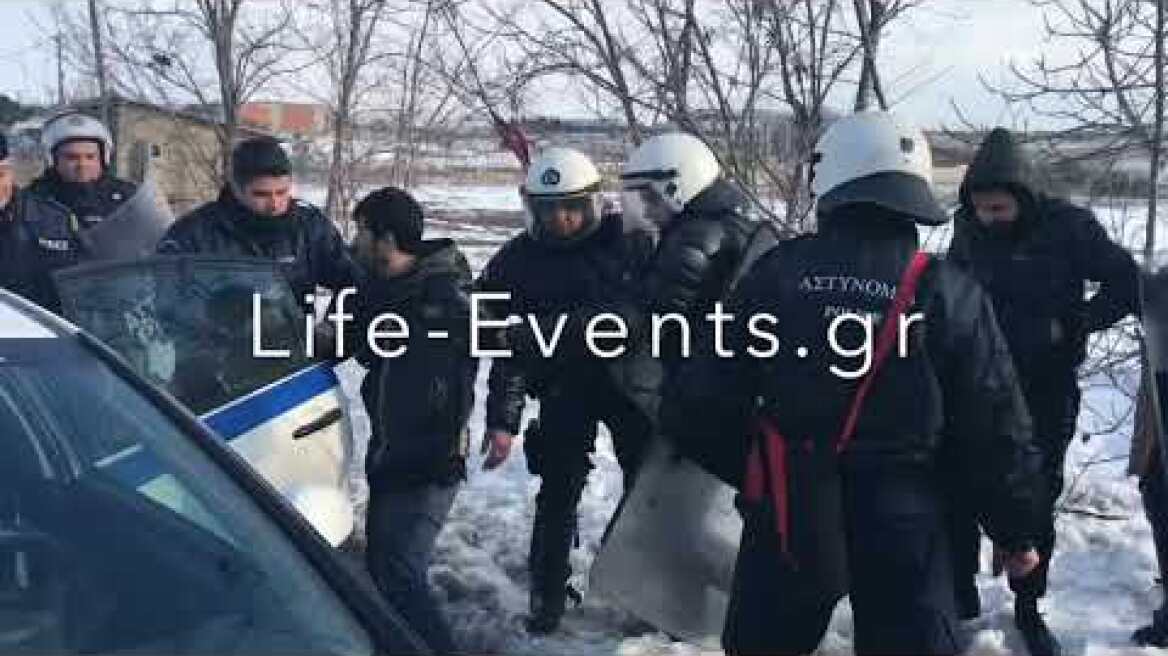 Ενταση και επεισόδιο με πρόσφυγες στα Διαβατά Θεσσαλονίκη