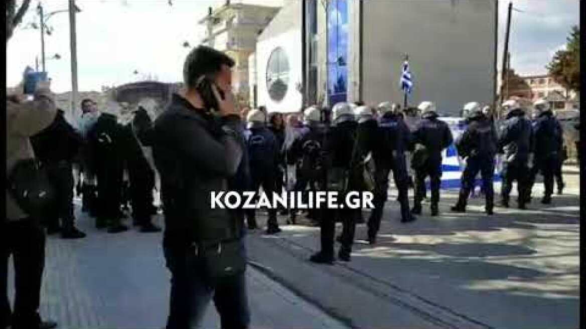 Επεισόδια και τραυματισμός πολίτη στην Πτολεμαΐδα στην επίσκεψη της Γεροβασίλη