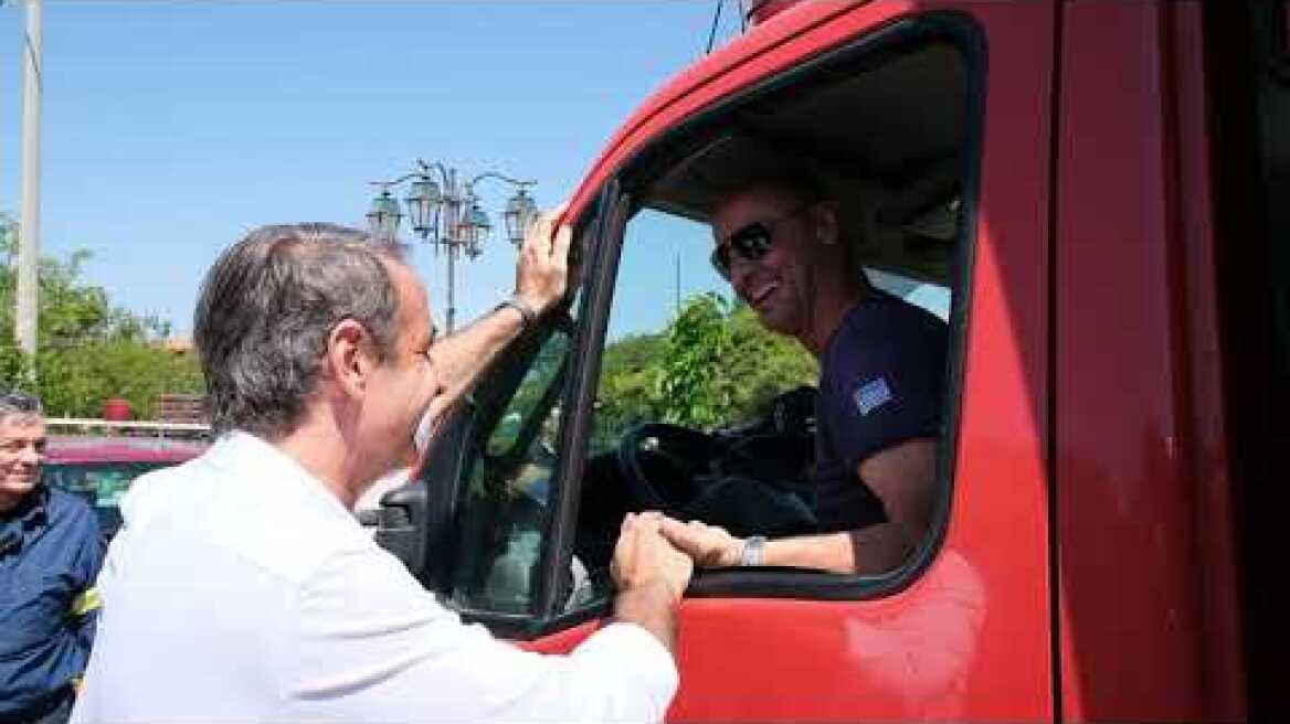 Επίσκεψη Μητσοτάκη στις πυρόπληκτες περιοχές