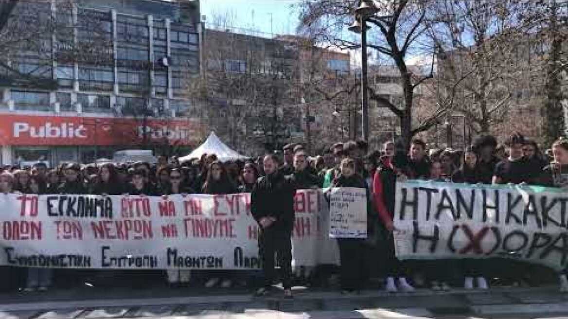 Σιωπή για τα θύματα του σιδηροδρομικού δυστυχήματος