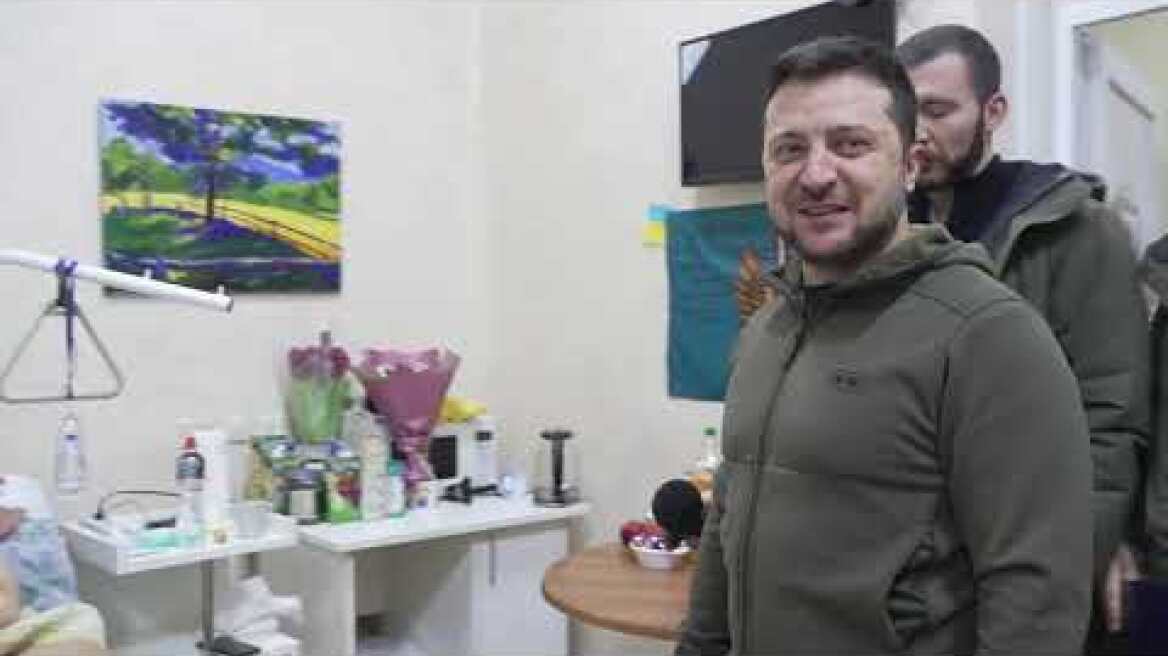 Володимир Зеленський відвідав у госпіталі поранених захисників України