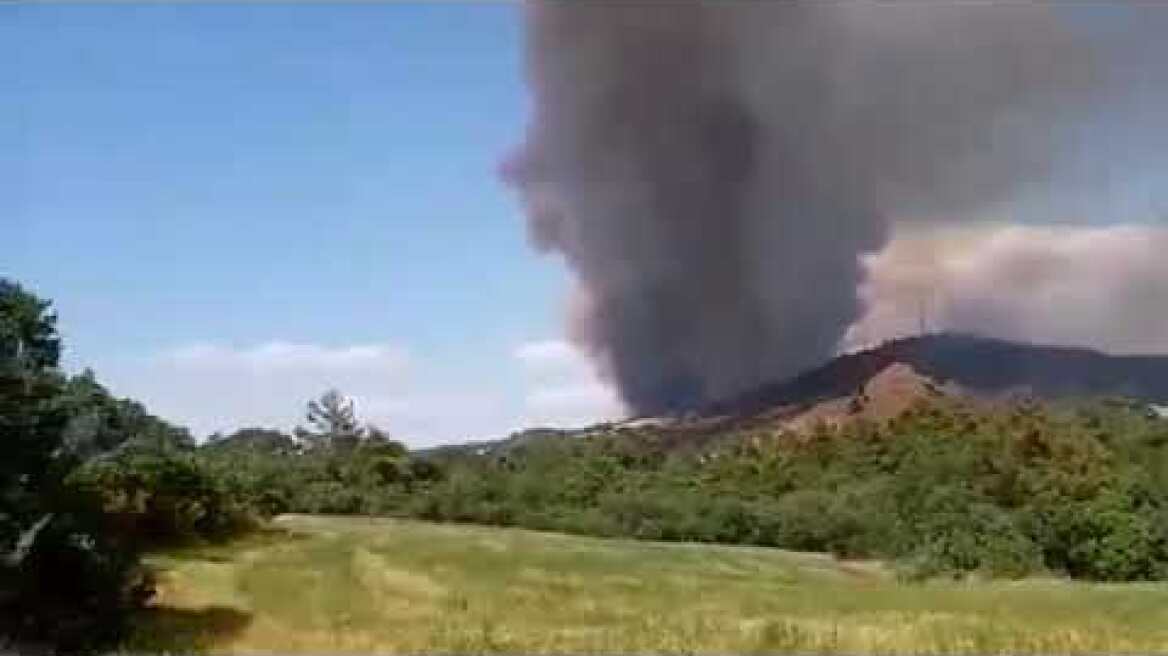 Συναγερμός στην Πυροσβεστική: Πυρκαγιά στην Λευκίμμη