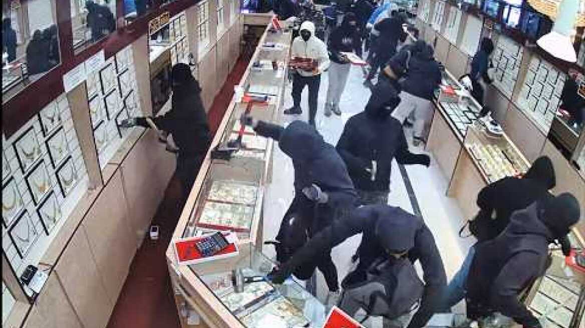 Video shows smash-and-grab robberies at Fremont, San Ramon jewelry stores