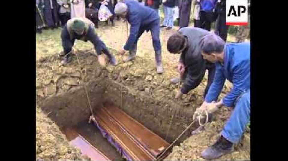 BOSNIA: SARAJEVO: FUNERAL OF COUPLE DUBBED "ROMEO AND JULIET"