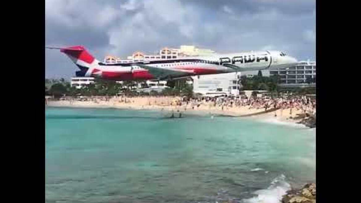 Maddog MD-80 landing at St.Maarten CI SXM