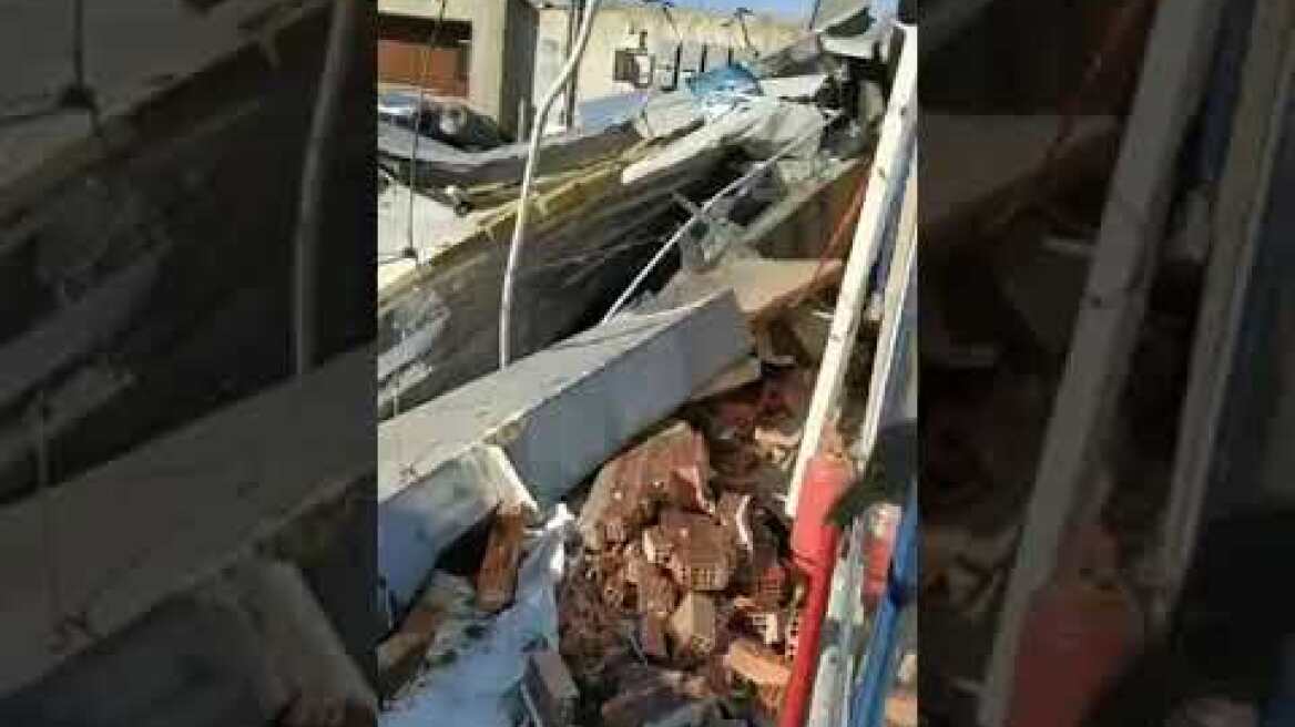 κατάρρευση της οροφής του γηπέδου ΔΑΙΣ των εκπαιδευτηριων Δούκα 4