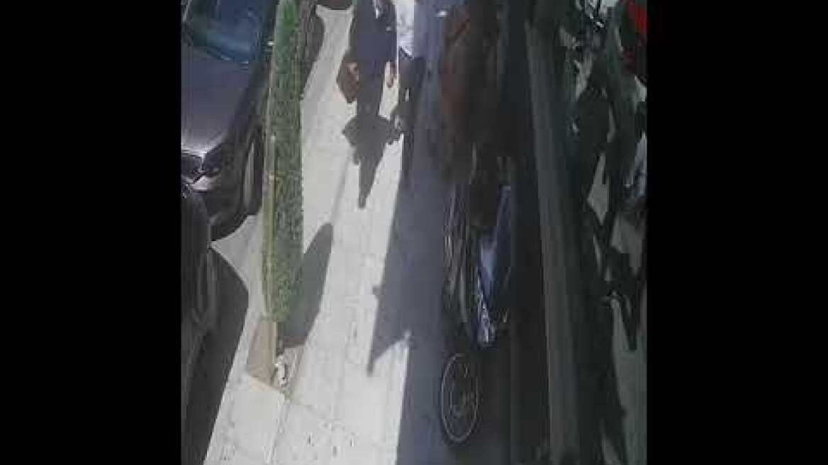 Καρέ-καρέ η δράση των Κολομβιανών «ποντικών» που άδειασαν τις θυρίδες από τράπεζα της Ν. Σμύρνης (3)