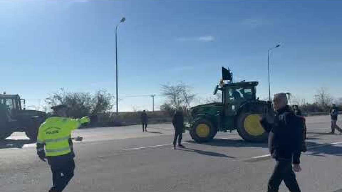 Αγρότες: Έκλεισαν και το ρεύμα προς Θεσσαλονίκη (2)