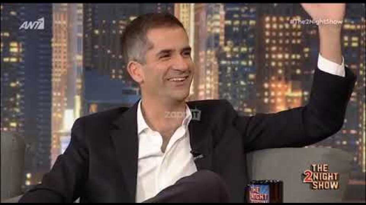 Ο Κώστας Μπακογιάννης έδειξε on camera που φοράει τη βέρα του