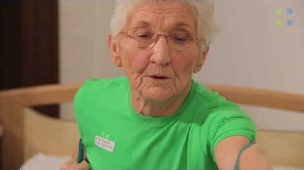 Fit with Johanna Quaas - Thera-Band exercises for the arms and lower back (part 2)